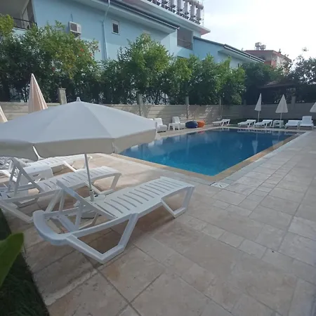 Havuz Manzarali Apartment *