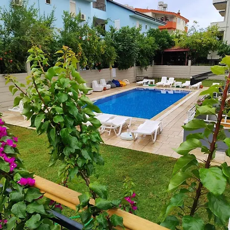 Havuz Manzarali Apartment