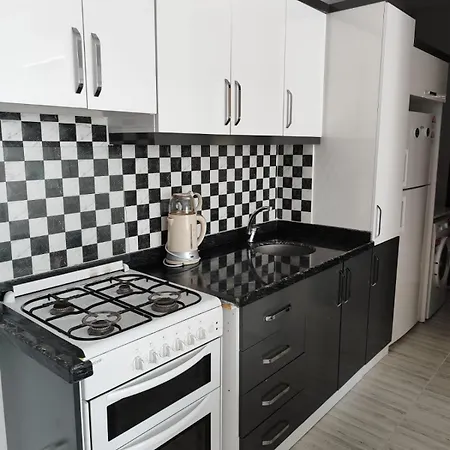 Havuz Manzarali 锡德